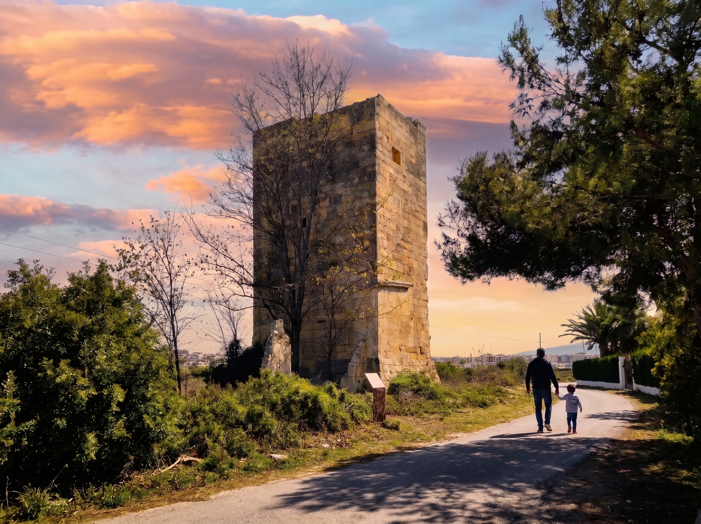 Torre El Ciprés (Nº 17 en el mapa) al atardecer